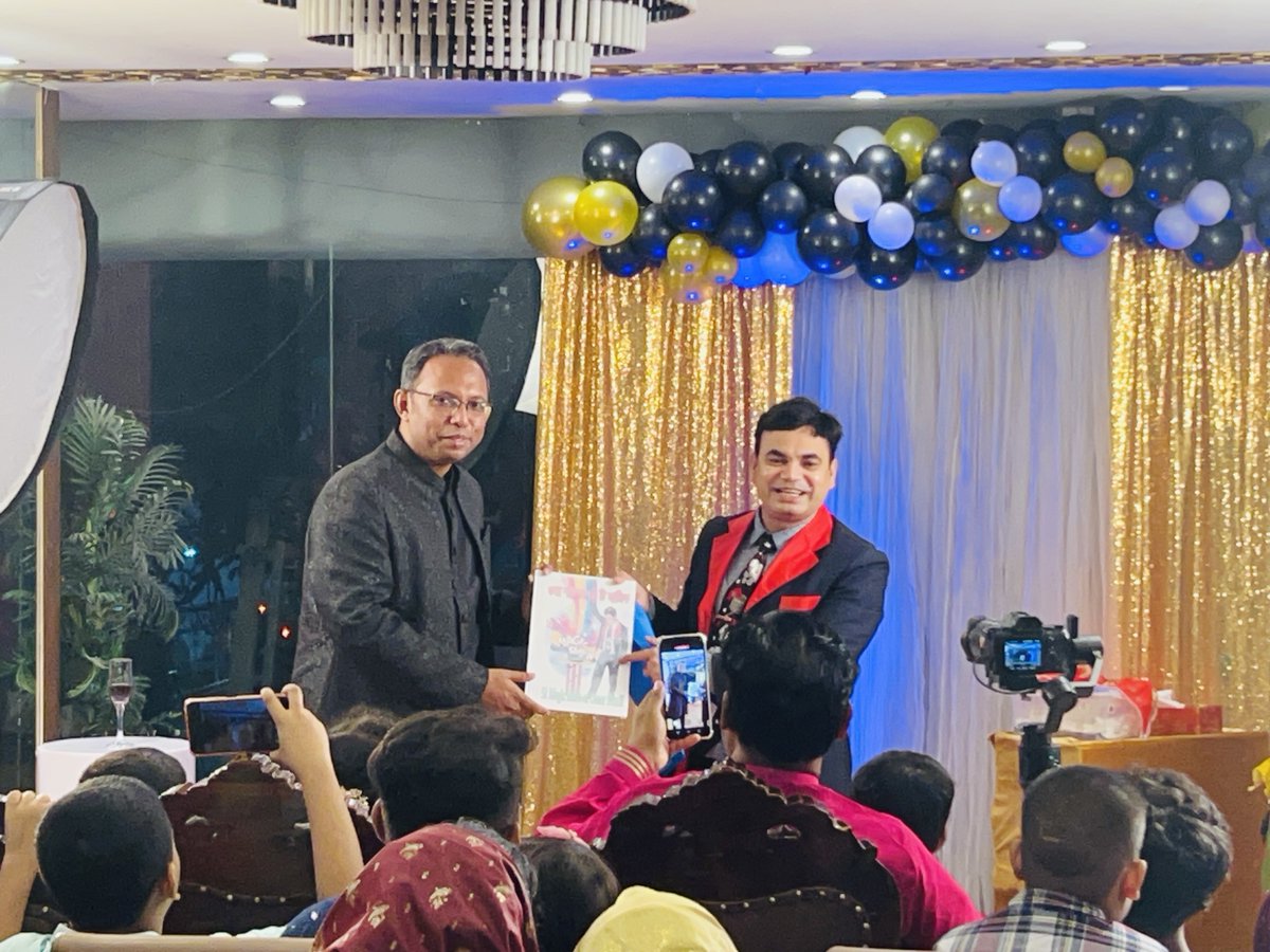 omarsharif81's tweet image. 🎂Happy mood with my dear Magic lover kids fan, Be a famous person in the world🌎
🔍To know more search Google Images: Magic entertainer Omar Sharif/ Hair a Kids friendly birthday party smart & gentle Magician of BD etc.
#Birthday #Magician #Omar_Sharif #Magic #Event #Planner #BD