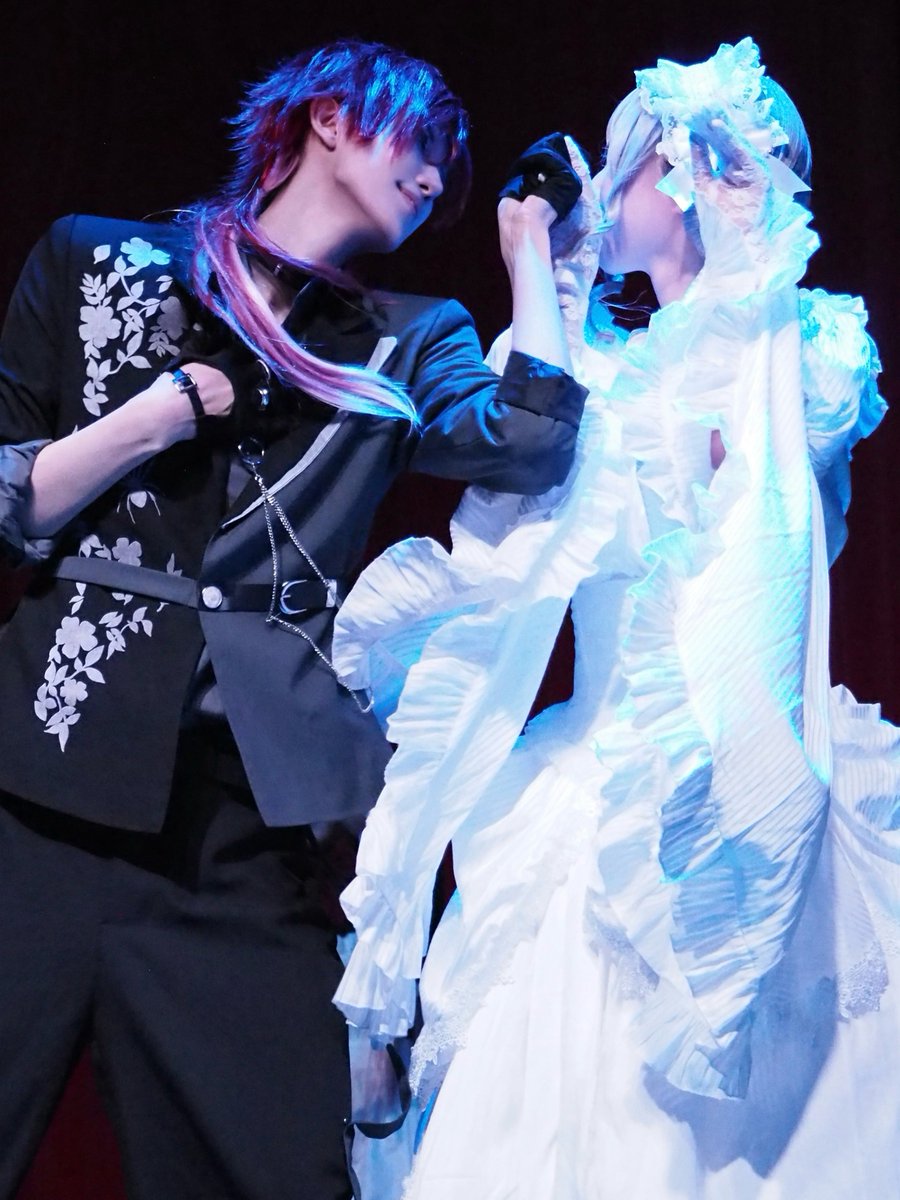 cos 🗝️💸 / 🍁

“救われない世界で
　　　　【＊＊（ぼく）】と共に踊ろうよ”

photo: <a href="/mechamu_u/">めちゃ🛌💭</a>