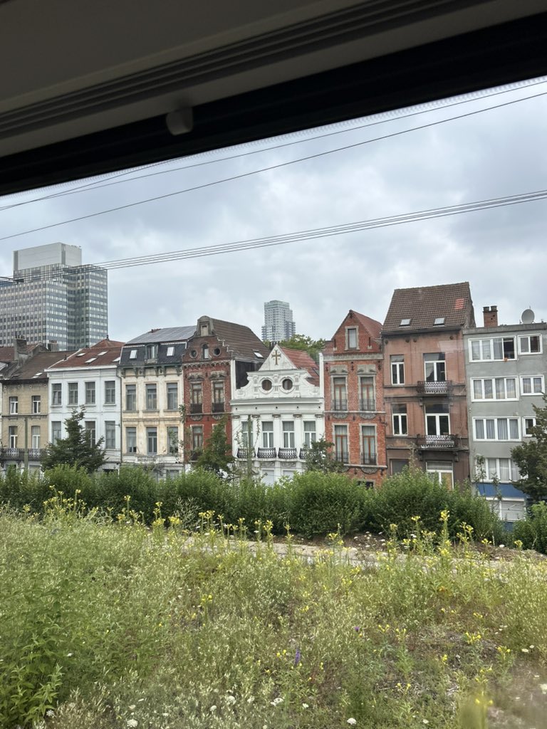 repeverdeen's tweet image. bruxelas 🥹