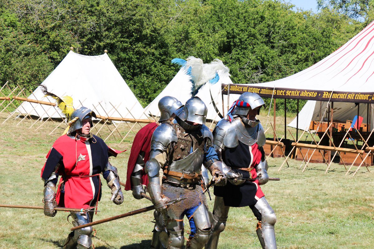 libraryofgodwin's tweet image. A reenactment of the Battle of Tewkesbury, 1471, on the same fields.
