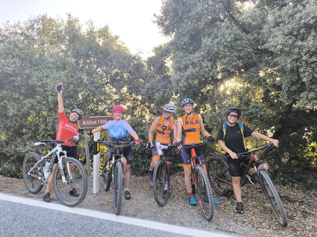 #WomenInBike | Las tardes de verano no son las mismas sin las #QuedadasWomenInBike 😍

🚵‍Únete a la diversión, al aprendizaje y al disfrute en plena naturaleza💚💙

ℹ👇
biketerritory.com/es/sellos/busq…

#RodamosJuntas