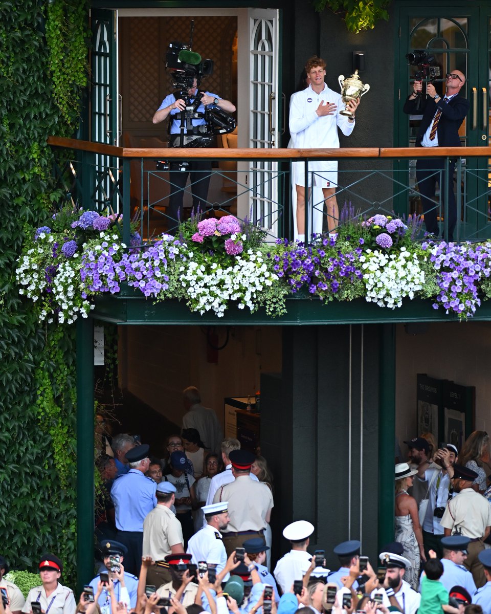 All hail the champions 👑

#Wimbledon