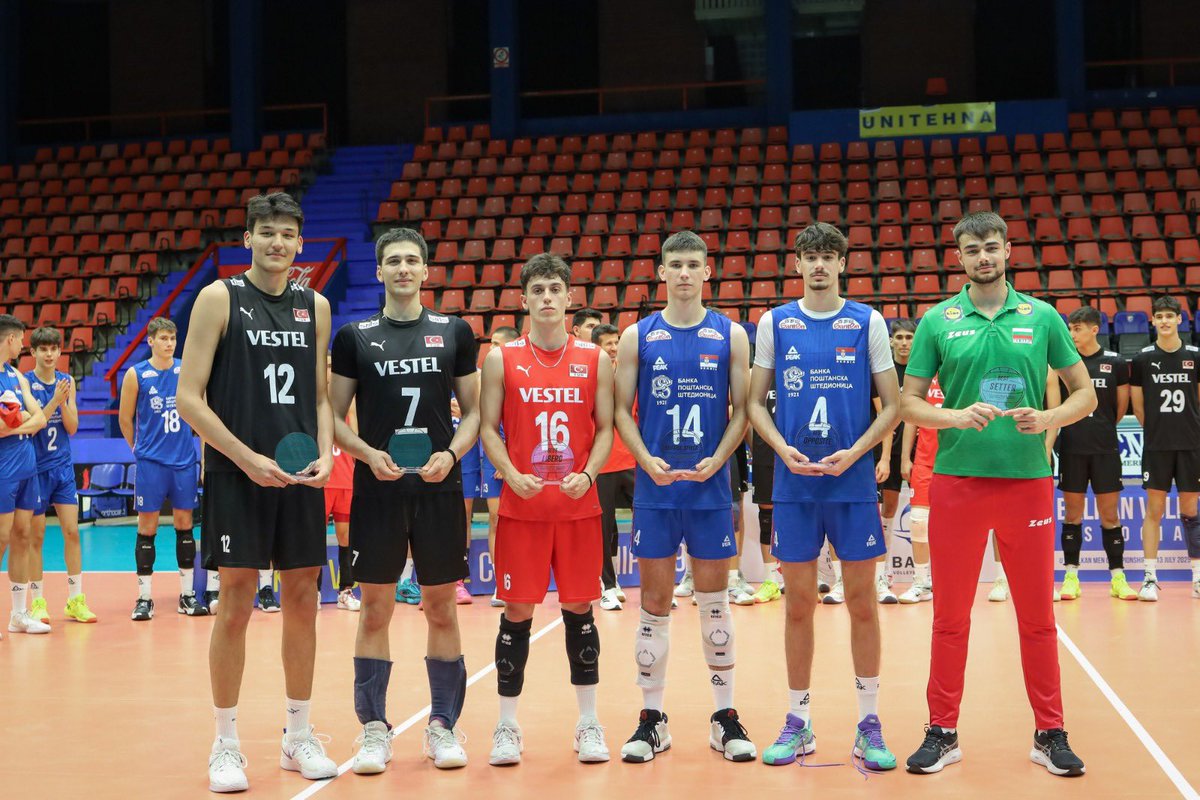 📸 Balkan Şampiyonu U19 Erkek Milli Takımımız! 🇹🇷🏆

🏅Ata Ünver - En Değerli Oyuncu (MVP)
🏅Abdulvahap Han - En İyi orta oyuncu
🏅Recep Çınar Yağlı - En iyi libero