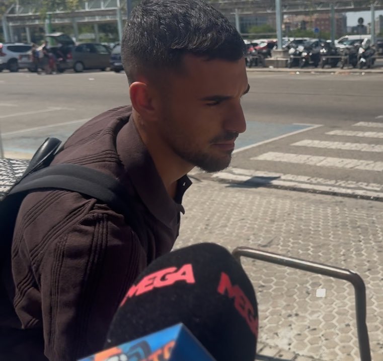 GonzaloTortosa's tweet photo. 🟢🚨 DANI CEBALLOS con @elchiringuitotv en su llegada a Sevilla para pasar vacaciones. 

“El Betis es MI CASA y siempre lo va a ser. Ojalá siempre tenga la puerta abierta”

LA IMAGEN EN @elchiringuitotv https://t.co/qKQz7uAxO2