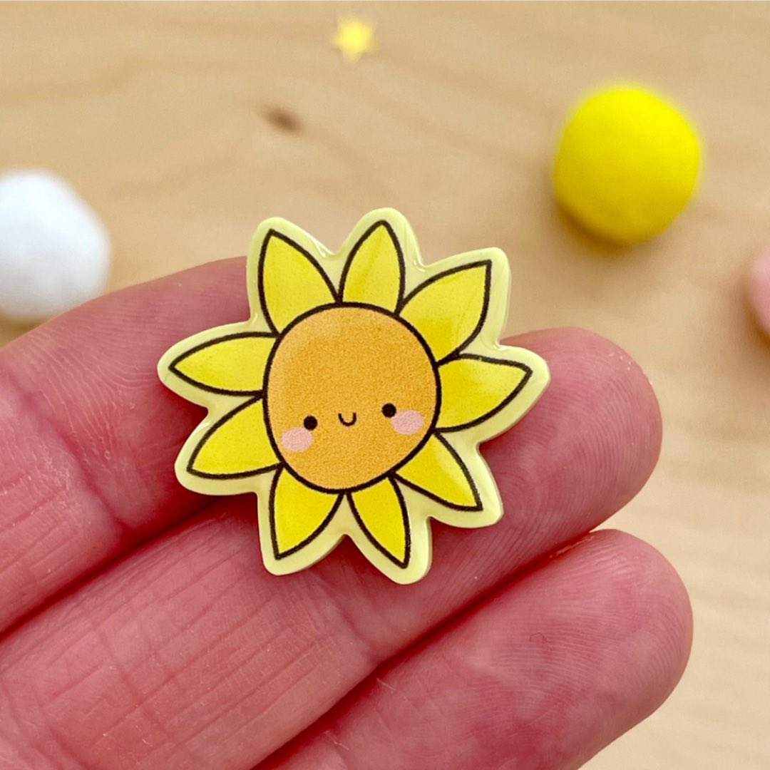 Cute little positivity sunflower pin on its way to brighten someone’s day today! 🌼

etsy.com/shop/janebprin…

#MondayMorning #shopindie #giftideas #PositiveVibesOnly #giftstomakeyousmile #giftsforfriends #giftsfordaughter #birthdaygifts #birthdaygirl #MentalHealthMatters
