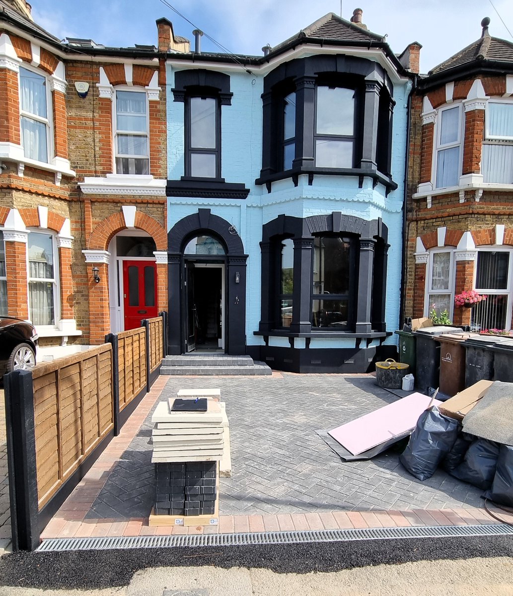 branches_wfc's tweet image. Here’s the latest image of the front of the house, showcasing its clean blue exterior, which is designed to evoke feelings of tranquillity and serenity. According to colour psychology, blue is associated with purity. 😊
#moveonproperty #colourblue #brancheshostel #walthamforest