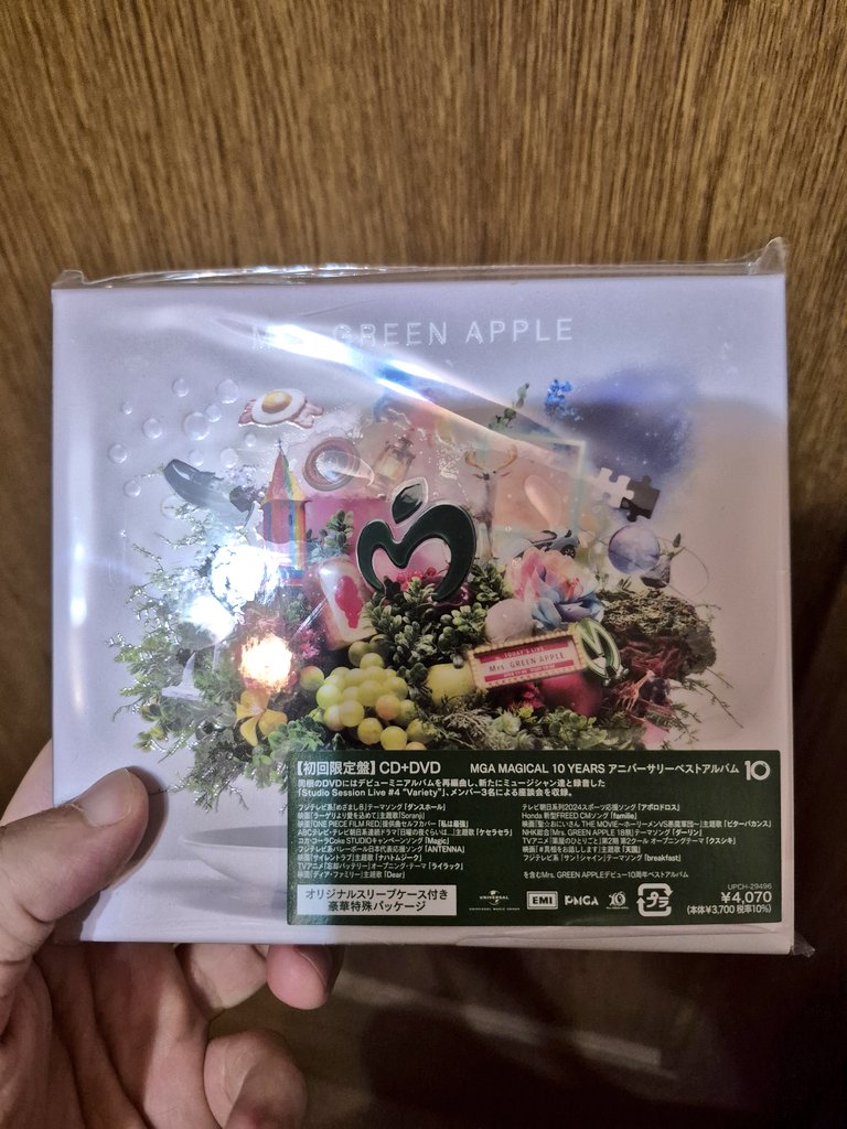 kenpi208's tweet image. #MrsGREEENAPPLE 
ミセスさんのベスト買いました🎵