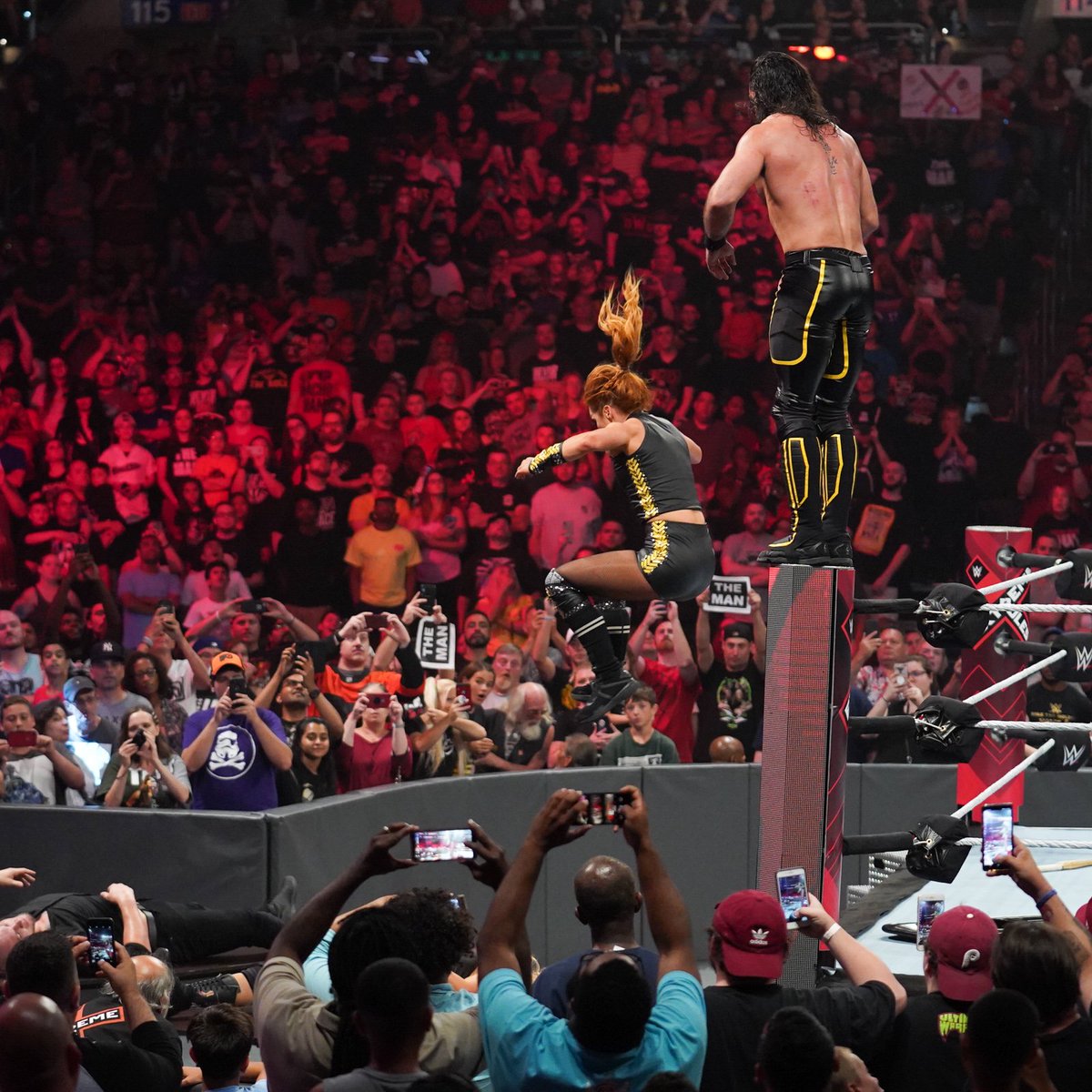 DeadlyAngelo97's tweet image. #OTD, 6 years ago, the GOATs Main Evented #WWEExtremeRules 

👑 👑
🐐 🐐

#BeckyLynch #SethRollins