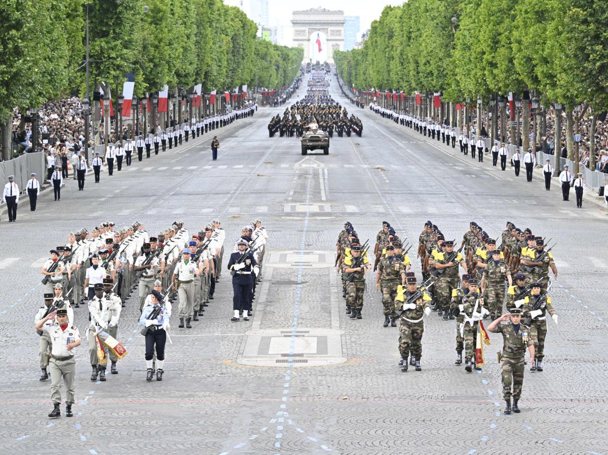 SebLecornu's tweet image. Nos armées accompagnent aussi notre jeunesse volontaire.
En Outre-Mer, les régiments de Service militaire adapté accueillent 6.000 jeunes par an. En métropole, 1.500 rejoignent le Service militaire volontaire.
Militarité pour donner un cadre, accompagnement individualisé et…