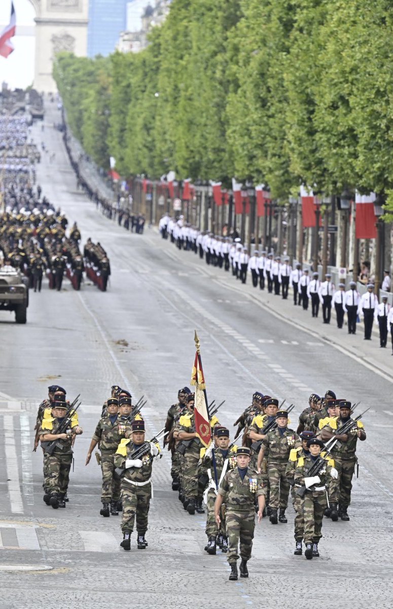 SebLecornu's tweet image. Nos armées accompagnent aussi notre jeunesse volontaire.
En Outre-Mer, les régiments de Service militaire adapté accueillent 6.000 jeunes par an. En métropole, 1.500 rejoignent le Service militaire volontaire.
Militarité pour donner un cadre, accompagnement individualisé et…