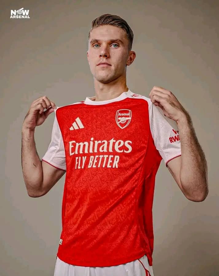 Available shirts 
✅👕

#3
#5
#10
#14
#18
#20
#26
#27

Which one will we give to Viktor G?