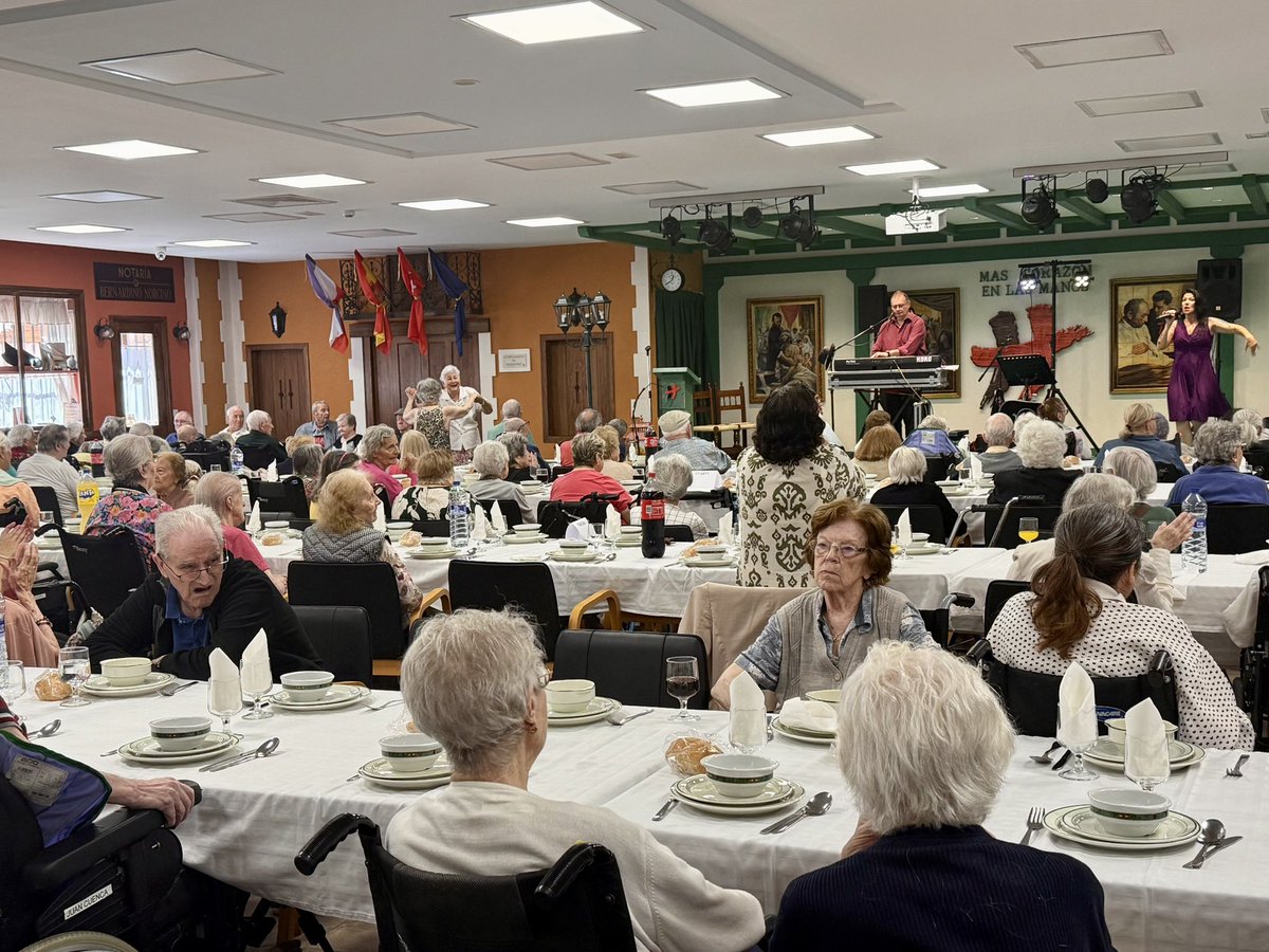 Hoy 14 de julio, celebramos la fiesta de San Camilo con una eucaristía, espectáculo musical y comida para los residentes del Centro. Un ejemplo más de una Orden que cuida la fragilidad con “más corazón en las manos” por todo el mundo 🌎 

#sancamilo