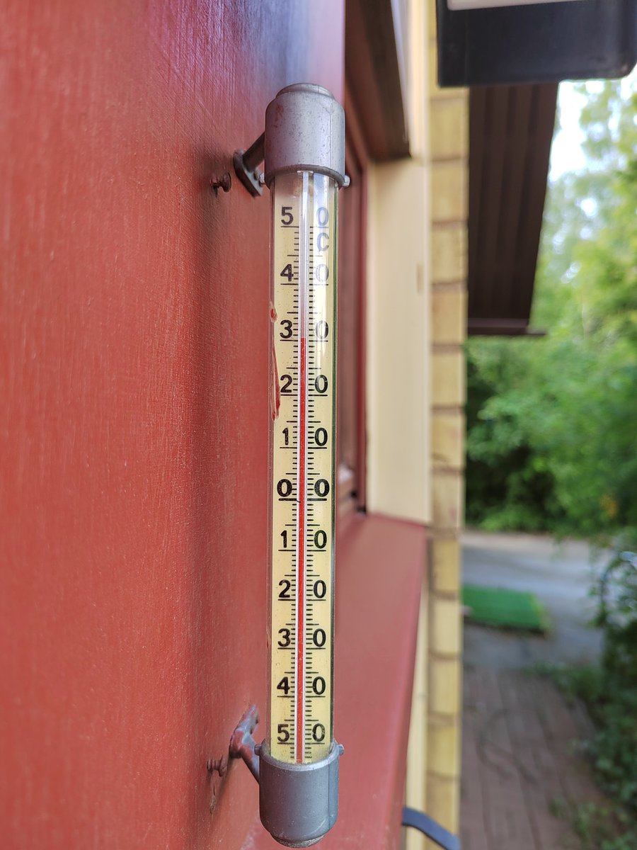 Täällä on selvästi joku "Kenellä on hienoin mittari" -kilpailu käynnissä. Meillä on tollanen  ikivanha, entäs sulla?