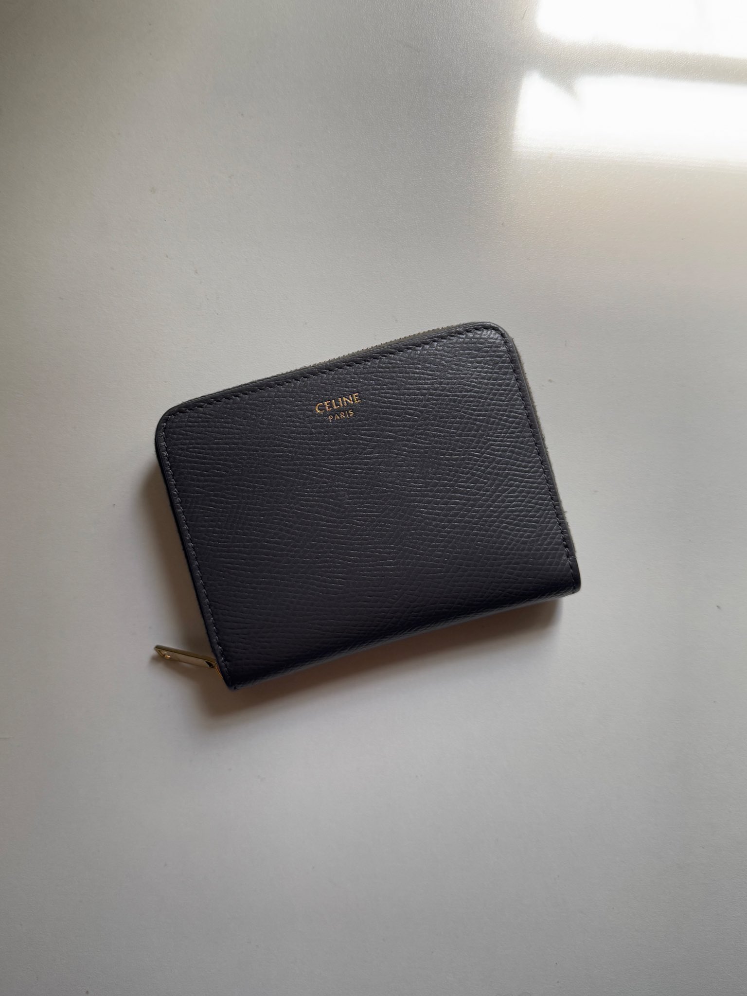 小物 CELINE large zipped wallet Large zipped wallet IN Grained Calfskin - Black | CELINE