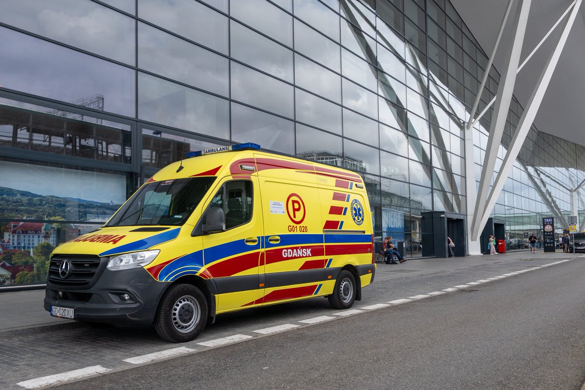 AirportGdansk's tweet image. Od października na #airportgdansk będzie stacjonował zespół gdańskiego pogotowia! 🚑 Ratownicy będą mieli do dyspozycji nowoczesne zaplecze. Karetka zaparkuje przy terminalu – w miejscu, które pozwala na natychmiastowe wyruszenie do akcji.
📸 A. Rezulak/KFP
