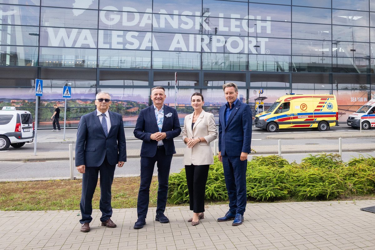 AirportGdansk's tweet image. Od października na #airportgdansk będzie stacjonował zespół gdańskiego pogotowia! 🚑 Ratownicy będą mieli do dyspozycji nowoczesne zaplecze. Karetka zaparkuje przy terminalu – w miejscu, które pozwala na natychmiastowe wyruszenie do akcji.
📸 A. Rezulak/KFP