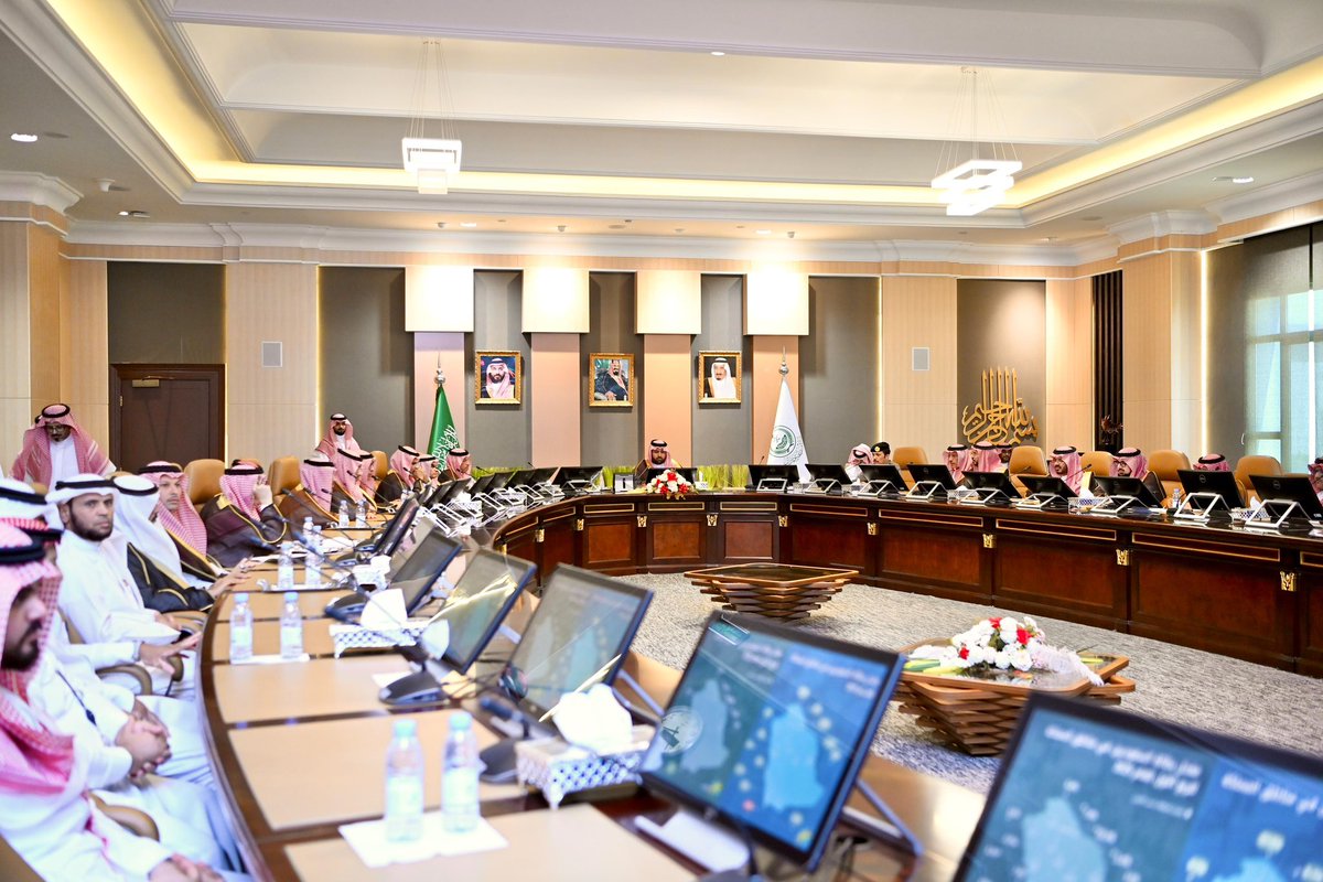 jazangov's tweet photo. سمو أمير منطقة جازان 
#محمد_بن_عبدالعزيز 
يرأس اجتماع اللجنة العليا للتوطين بالمنطقة . https://t.co/Z8ndqg1Zkm