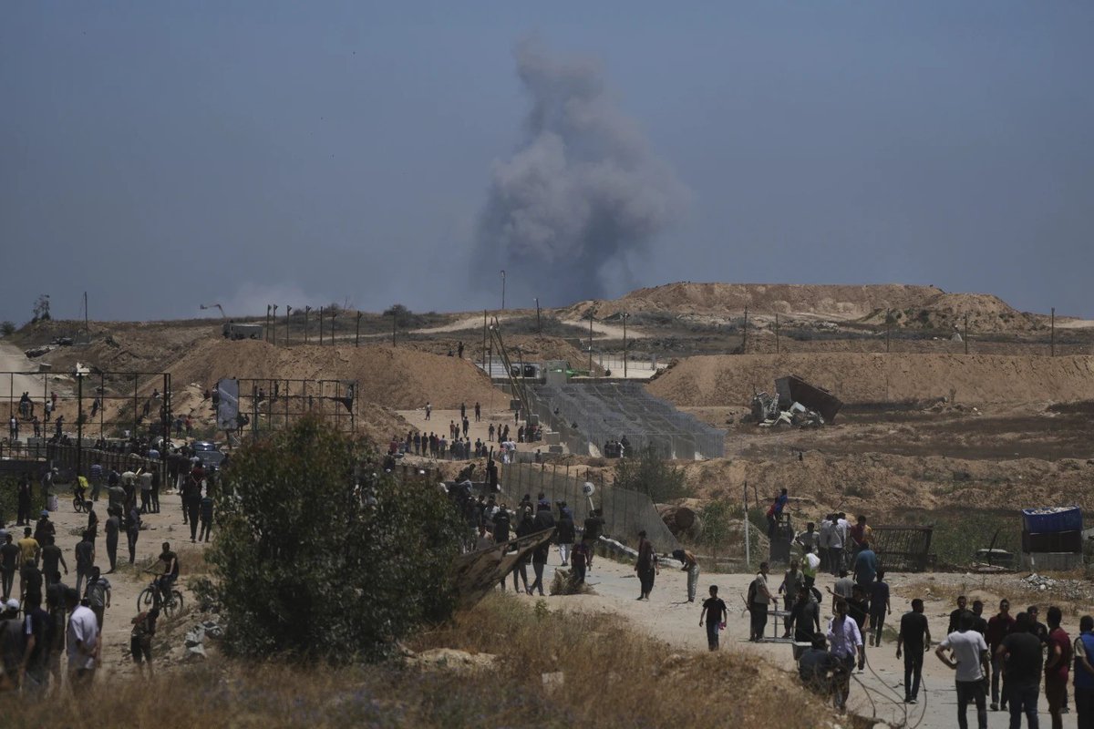 BritPalProject's tweet image. A new policy brief the Britain Palestine Project and SOAS outlines Israel's plan to establish a 'humanitarian city' in Rafah, Gaza, to detain first 600,000 Palestinians and then the whole population of Gaza. blogs.soas.ac.uk/cop/wp-content… #Gaza #Rafah #InternationalLaw #Palestine