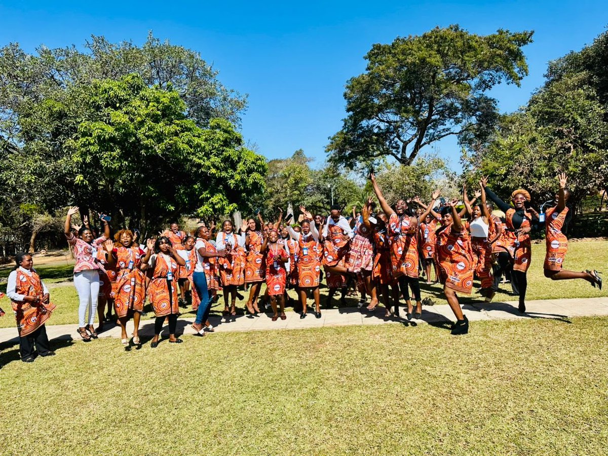 Camfed's tweet image. Big moves from our sisters in Zambia 🇿🇲🔥
64 young women leaders gathered to celebrate their impact. They're teaching, growing businesses, joining decision-making committees, and changing the status quo for women & girls.
Together, we are shaping the future today! 💼🌾💡