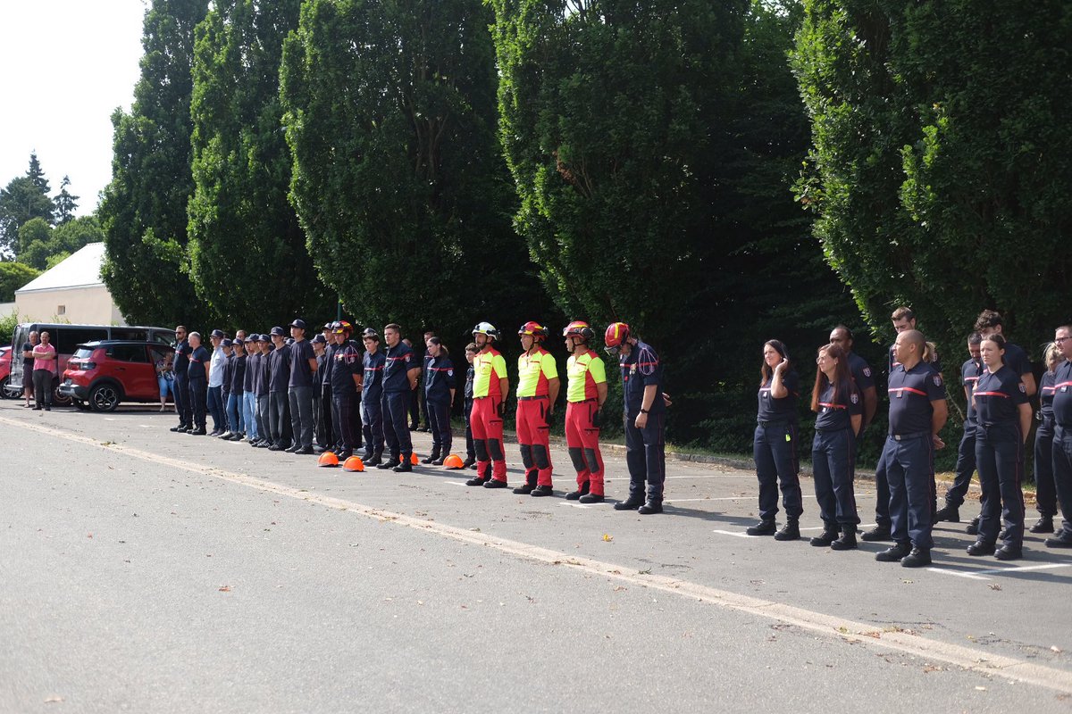 guillaumegarot's tweet image. 🇫🇷 En ce jour de fête nationale, honneur à nos sapeurs pompiers, hommes et femmes, professionnels et volontaires.
Engagés pour les autres, ils font vivre la fraternité de notre devise republicaine.
Avec nos mairies, nos services publics, ils sont un ciment de notre Nation.
#Bais