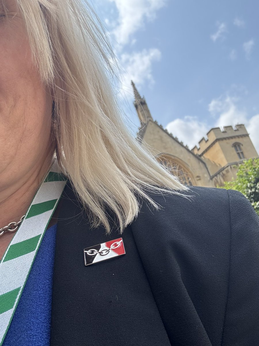 Happy Black Country Day! 

Today’s a day to remember our heritage and industry, be proud of our community spirit, and stand up for a bright future for our area. 

Wearing my Black Country lapel pin with pride in Parliament today

❤️🖤🤍