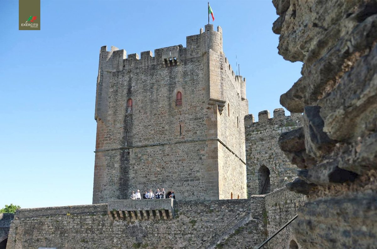 Exercito_pt's tweet image. 📢 O Museu Militar de Bragança assinalou o seu 42.° Aniversário através de uma Sessão Solente, presidida pelo Diretor de História e Cultura Militar, Major-General António Cavaleiro, no Castelo de Bragança.

#ExércitoPortuguês #MMB 

📸 Município de Bragança