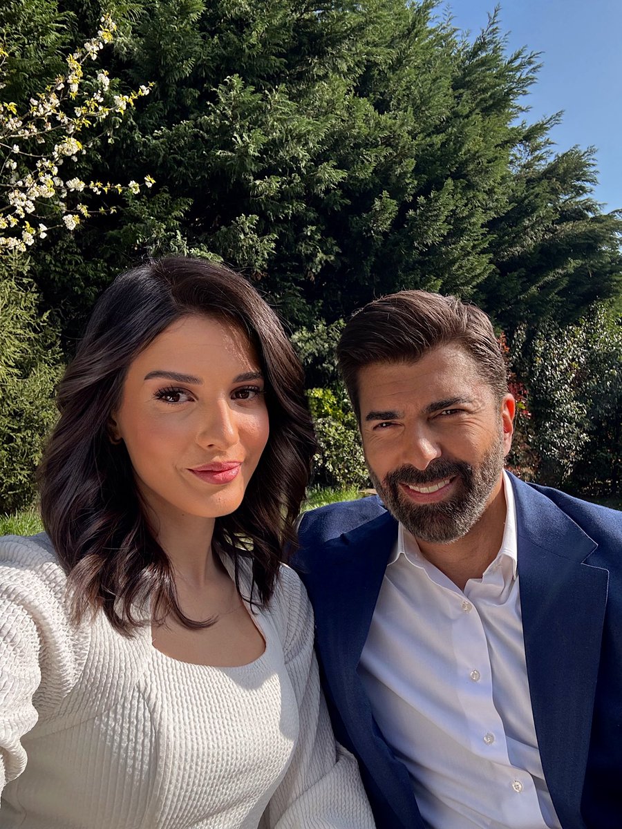 MahassineMrbt's tweet photo. Son set, son sahne, ama sizinle bağımız sonsuz! 🥹🤍
#OrHir biter, izleri kalır! 

Esaret Final bölümüyle bu akşam 21:15’da, kaçırmayın! 🦋

@CenkTorun https://t.co/pqzVaIOQwk