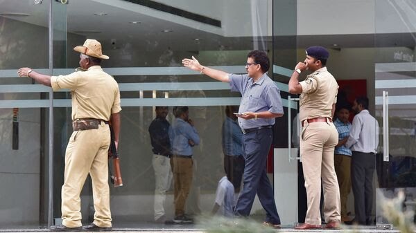 BIG BREAKING 🚨 MASSIVE IT RAIDS underway ACROSS INDIA 🔥🔥

Income Tax Department is raiding over 200 locations related to false deductions of political donations.

Bogus claims under Section 80GGC, medical, and tuition expenses also under scanner ⚡⚡

Pan India Major crackdown