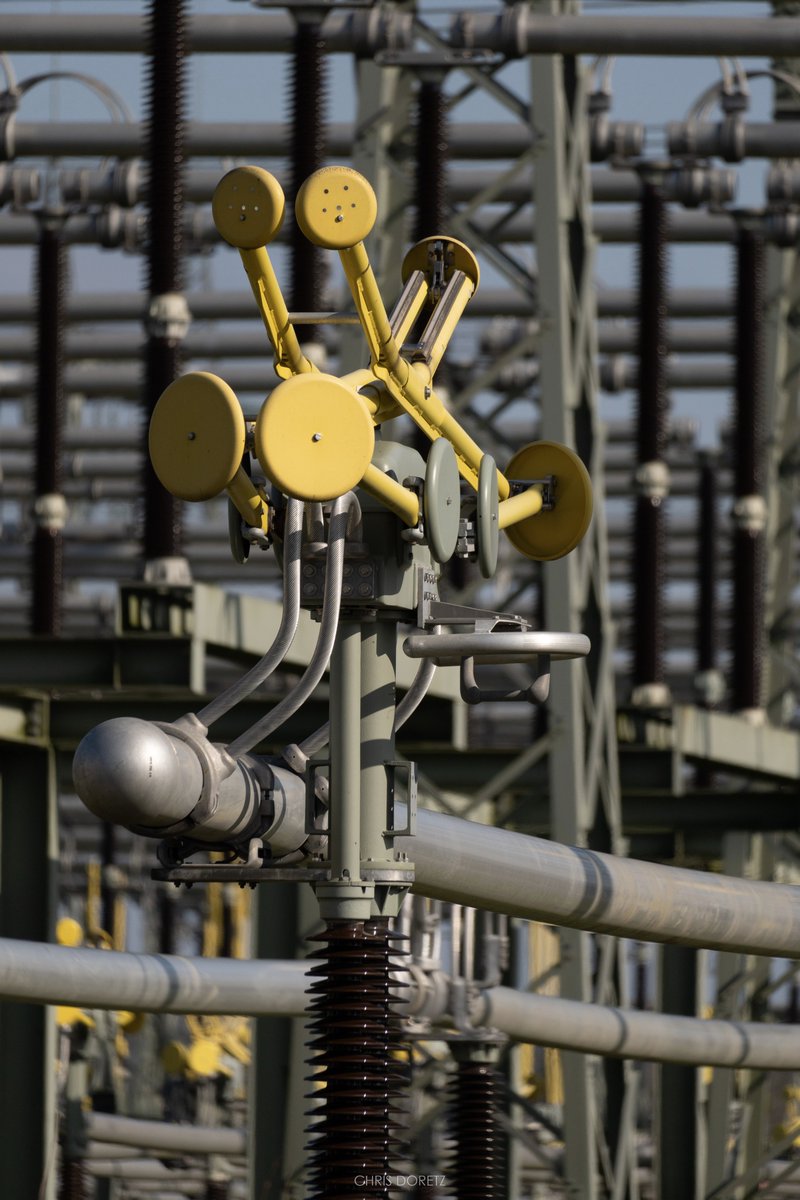 cdoretz's tweet image. Electrical Substation #photography #photooftheday #industrial #industry