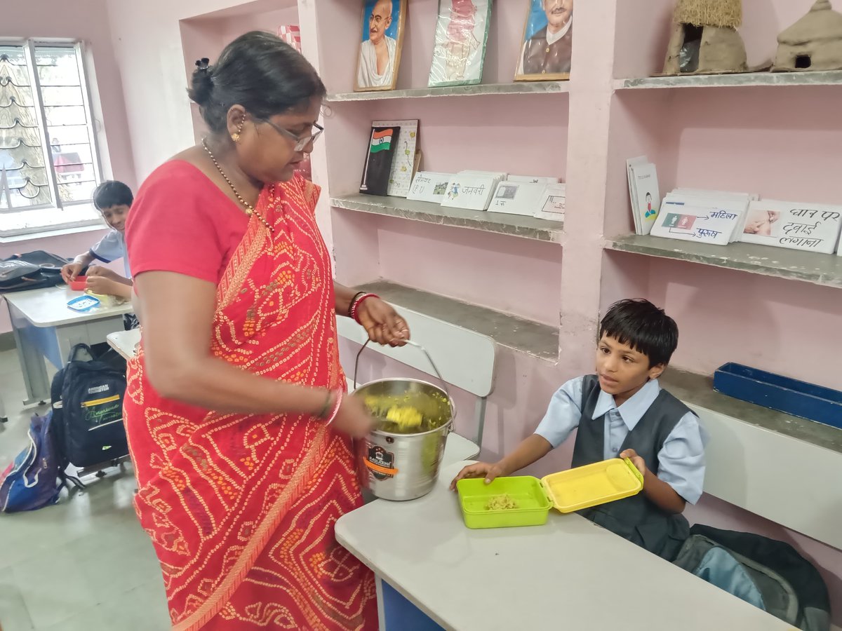 rmkmngo's tweet image. Thank You, Feeding India! 📷
Feeding India by Zomato is providing daily meals to 240 students  at Minu School, Ajmer(A Unit of RMKM Chachiyawas)  under #DailyFeedingProgram &amp;amp; #PoshanToPathshala. 
#FeedingIndia #RMKM #MinuSchool #ChildNutrition  #CWSN #specialneeds