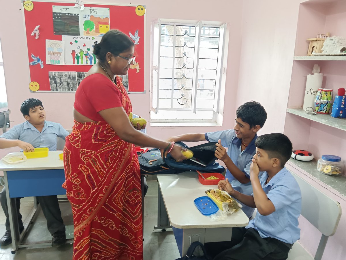 rmkmngo's tweet image. Thank You, Feeding India! 📷
Feeding India by Zomato is providing daily meals to 240 students  at Minu School, Ajmer(A Unit of RMKM Chachiyawas)  under #DailyFeedingProgram &amp;amp; #PoshanToPathshala. 
#FeedingIndia #RMKM #MinuSchool #ChildNutrition  #CWSN #specialneeds