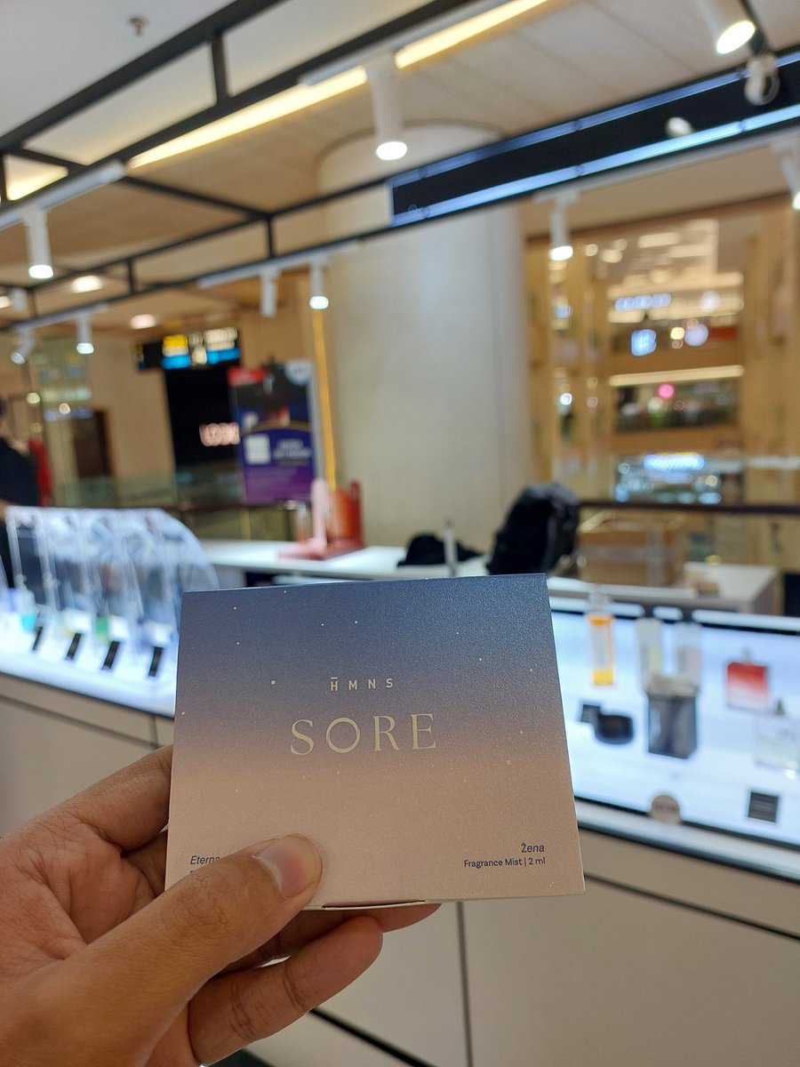 rawrrrtbl's tweet image. Ngikutin dari jaman seriesnya di YT. Skrg keluar versi film, parfum, dan body mist.
"Kalau hrus ngulang seribu kali pun, aku akan tetap milih kamu". Iya aku tetap milih Zena dan HMNS @HmnsId