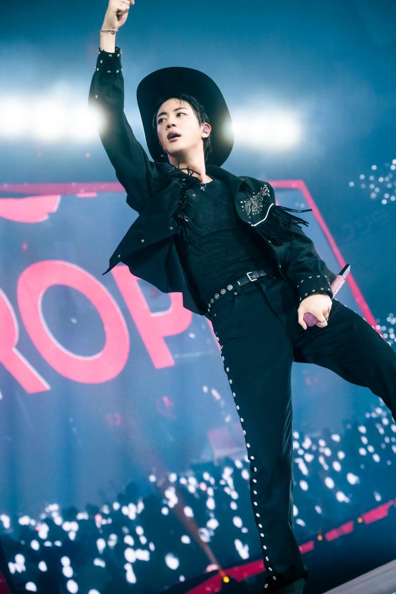 #BTS #JIN、『RUNSEOKJIN_EP.TOUR in JAPAN』を完走！ツアーで着用した衣装＆ジュエリーは？#방탄소년단 #진
voguejapan.visitlink.me/JRwoMx