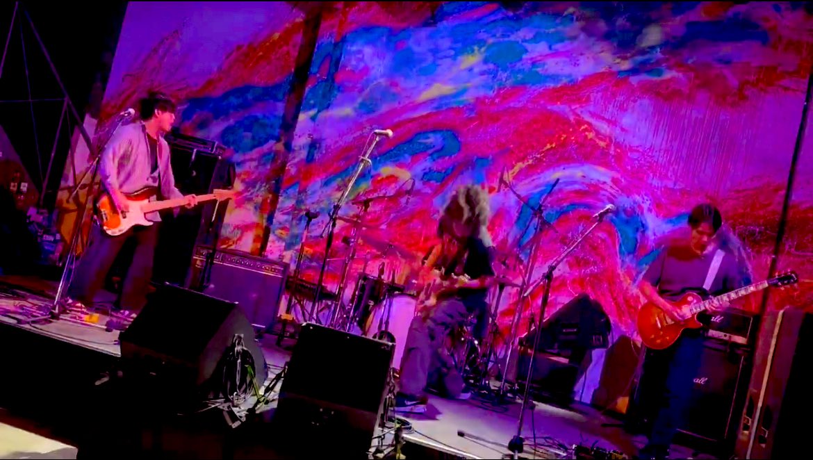 昨日は堺ファンダンゴありがとうございました。

1.俺達世・・・・界を変えてみないか？
2.生神
3.不時着
4.スカート・切る
5.一瞬一生
6.美しい病気
7.宵月

でした！！次のライブは未定！