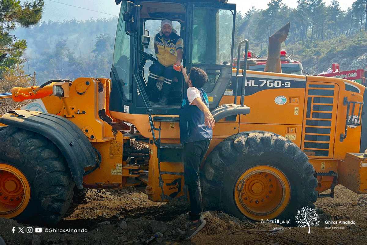#مع_جبال_اللاذقية نمدّ أيدينا حيث تمتدّ سواعدهم، لأنهم خط دفاعنا الأول في وجه المأساة!
📍ساهموا معنا في دعم الجهود الميدانية، وتأمين المستلزمات العاجلة لفرق الاستجابة لحرائق الساحل:
ghirasalnahda.com/latakia
#غراس_النهضة #GHIRASALNAHDAUSNFP #Ghiras_alnahda #اللاذقية #lattafayara