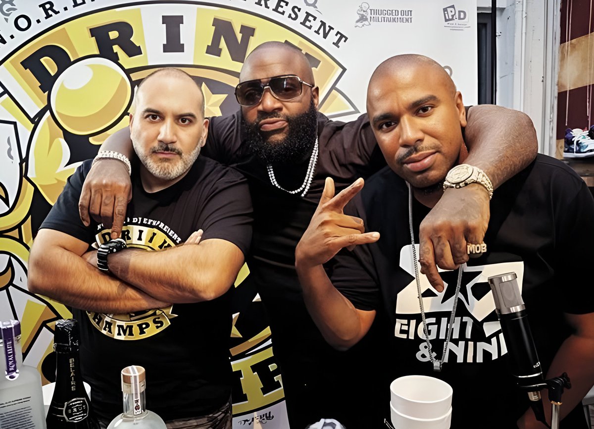 vibe927miami's tweet image. Nore, DJ EFN & Rozay! #HipHopHistory: This month in 1998, way before @DrinkChamps, @Noreaga released his debut album N.O.R.E. featuring singles "#NORE" & "#Superthug", which reached #1 on the Billboard Hot Rap Singles chart. #drinkchamps #hiphop #classichiphop #rickross #djefn