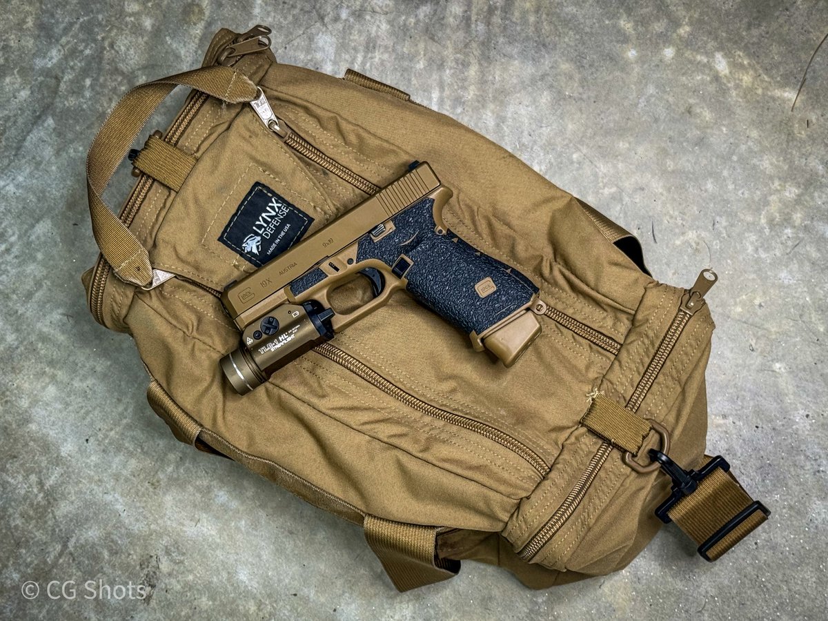 christian_grest's tweet image. Still my all time favorite Glock! That tan hits just right. Some handle it grips help keep a hold on it, Streamlight TLR1-HL illuminates what needs to be seen and travels in style in a Lynx Defense pistol bag. #glock #glock19x #streamlight #handleitgrips #lynxdefense #brownells…