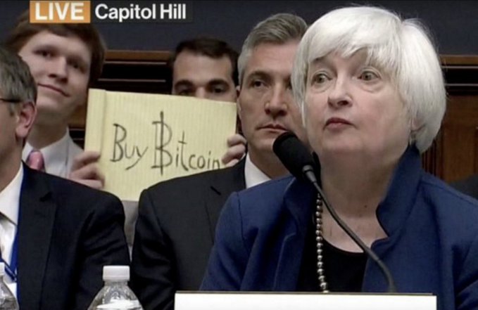 BitcoinMiskolc's tweet photo. ✨ 8 évvel ezelőtt ez a legenda beugrott a háttérbe az amerikai jegybank, a Federal Reserve közvetítésén  és az egész világnak azt üzente: vegyetek #Bitcoint 💥

Akik hallgattak rá, ma már +5800%-nál járnak 🚀

#Bitcoin #Befektetés #PénzügyiSzabadság #BTC #Blockchain https://t.co/rz1UPyzhlv