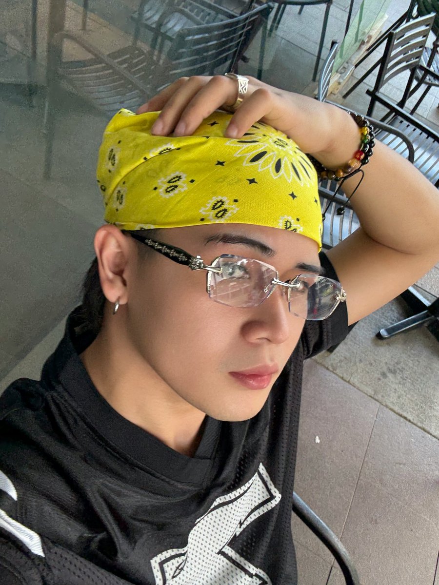 AlasDaGreat's tweet image. Ilang bandana ang meron ka?

Me: YES

#CreatedtoCreate #AlasPOVtoDESTINO