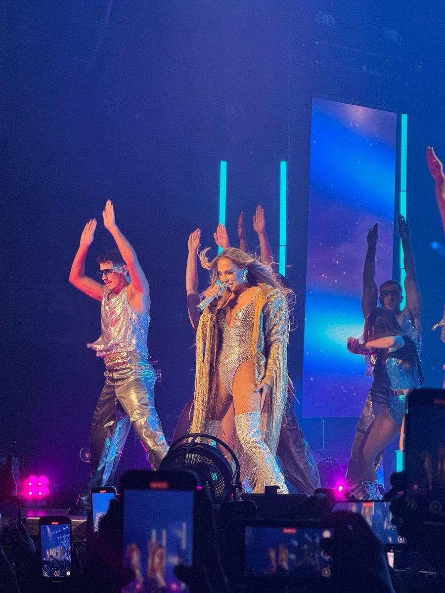 UKJoel's tweet image. 🇪🇸🪭UP ALL NIGHT MADRID🪭🇪🇸
The energy of the opening of @jlo Up All Night tour is insane! On The Floor is such a bold choice as an opener - it unleashed 18000 people’s energy & that energy was unrelenting for over 2 hrs!
Jennifer Lopez, you will always be the ultimate pop icon
