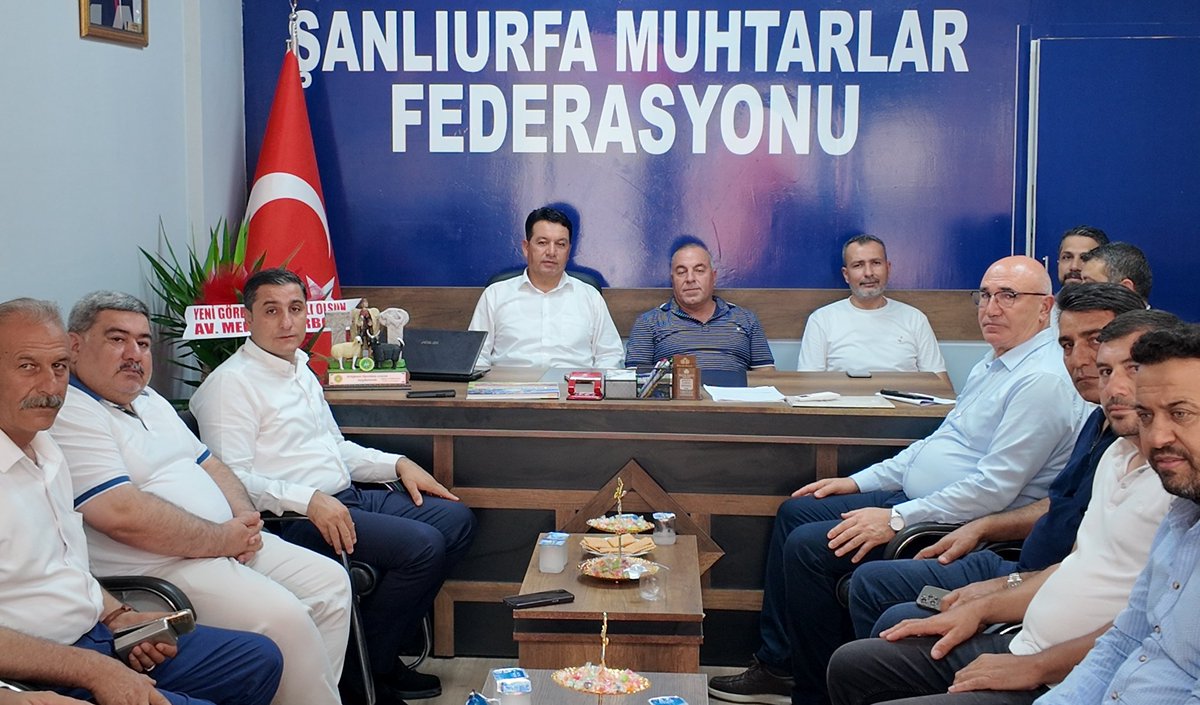 Milletvekilimiz PM Üyemiz Sayın Av. Mahmut Tanal, Eyyübiye İlçe Başkanımız Mehmet Adnan Öncel ve il yöneticilerimizle, Şanlıurfa Muhtarlar Federasyonuna hayırlı olsun ziyaretinde bulunduk.
Federasyon başkanı Halit Kaya ve yönetimiyle bir araya gelip, sohbet ettik. 
Hayırlı olsun,