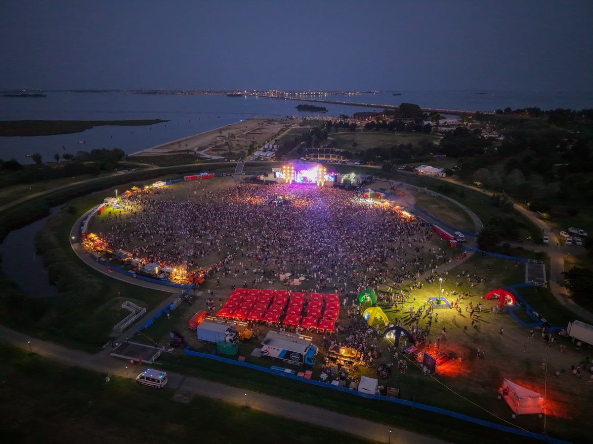 🎶Un’estate straordinaria per #Venezia: la musica protagonista tra piazze, parchi e comunità! 

Questa prima parte dell’estate 2025 ha trasformato Venezia in un grande palcoscenico a cielo aperto: eventi, artisti internazionali, talenti del territorio e tantissima partecipazione