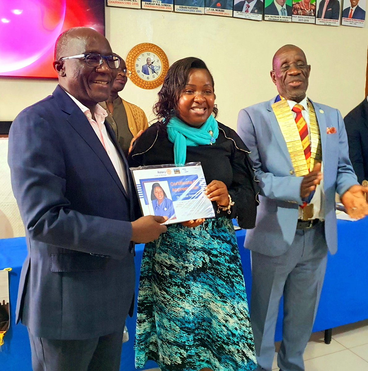 DGEDanielDdam's tweet image. Honored for a powerful session from Dr. Eleanor Nakintu in Actualizing Maternal Wellness.
Grateful to President Musoke @ClubNateete for a heartfelt portrait & President @RCTmakindyeWest for the certificate
#MaternalHealth
#RotaryInAction
#UniteForGood
@RCMengo1988
