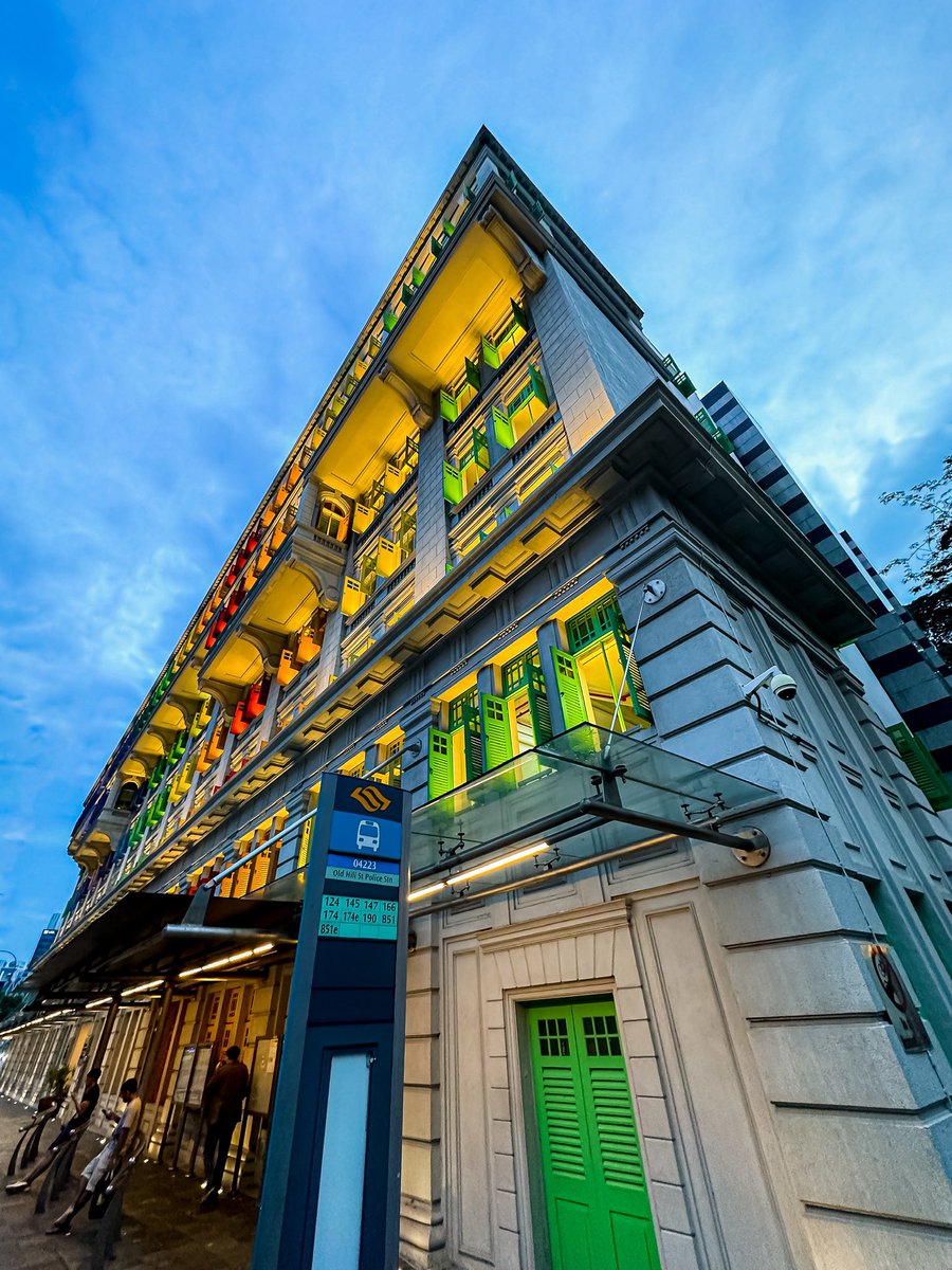 javanng's tweet image. Old Hill Street Police Station, a colourful and iconic building in Singapore that makes you pause… and look up.

#sgarchitecture #lookingup_architecture #singapore #thisissg #lookup_architecture #architecture_view