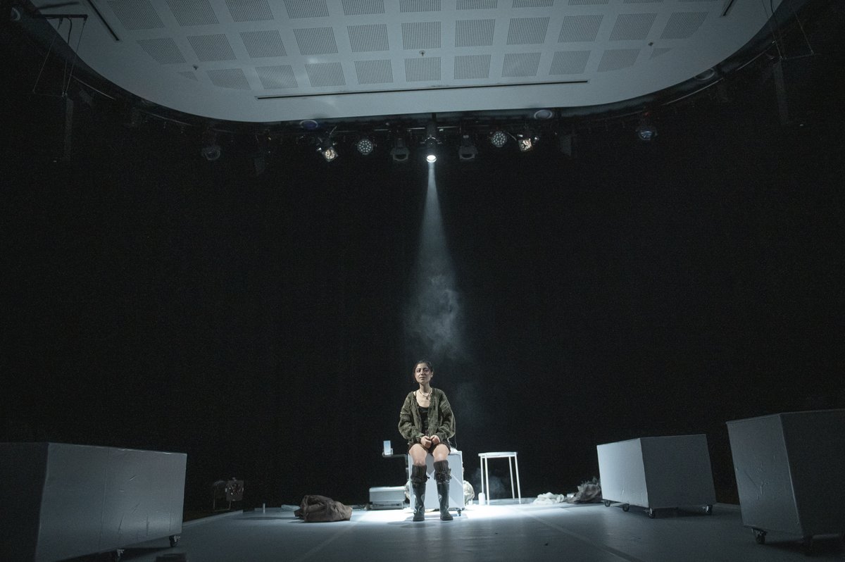 🔥’Las cosas que perdimos en el fuego’ de Leonel Schmidt. Unos grandes carteles, exhibían el nombre de Mariana Enriquez. Como si fuera una rock star. 

📅7, 8  y 9 nov
📍@teatroscanal
➡️c.madrid/6pozj

#MadridesCultura #festivalotono #teatro