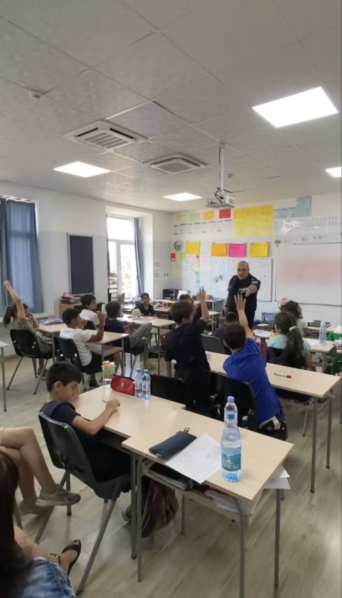 UnionOperatorAM's tweet image. Another meeting was held at the  French School Anatole France on children&apos;s safety—both in the real and online world. The session was conducted by E.Petrosyan, Head of the Professional Methodological Support Dpt of the RA Ministry of Internal Affairs’ Community Police Directorate