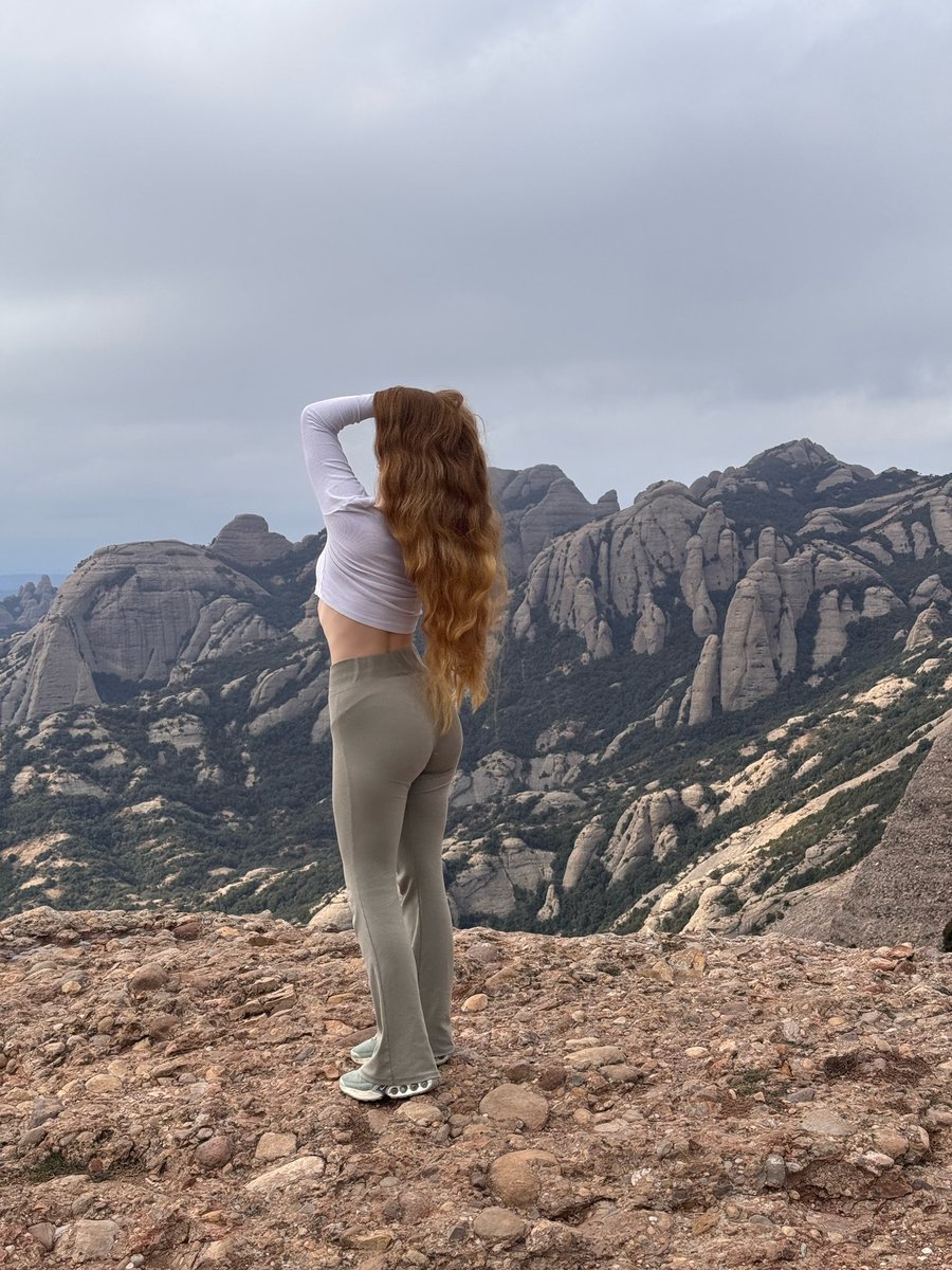 LinuzaDeya's tweet photo. Montserrat mountain https://t.co/BvMe3bSGHV