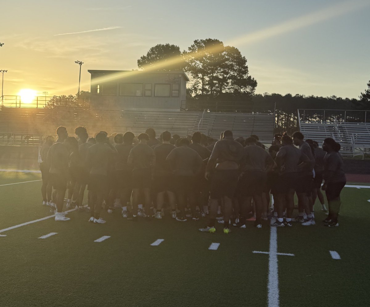 Earvin_Moore's tweet image. Wake up. Add value. Repeat. Let’s go‼️