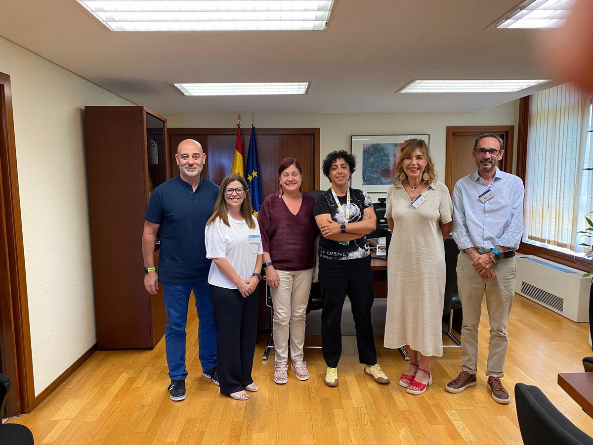 SEMES (@semes_) on Twitter photo 🔵 La Comisión de Enfermería de Urgencias y Emergencias de #SEMES se ha reunido con Celia Gómez, directora gral. de Ordenación Profesional, junto a Tania Cedeño y Paloma Callejas, para seguir trabajando hacia la EEUE <a href="/sanidadgob/">Ministerio de Sanidad</a>
#EspecialidadEUE 🔵 La Comisión de Enfermería de Urgencias y Emergencias de #SEMES se ha reunido con Celia Gómez, directora gral. de Ordenación Profesional, junto a Tania Cedeño y Paloma Callejas, para seguir trabajando hacia la EEUE <a href="/sanidadgob/">Ministerio de Sanidad</a>
#EspecialidadEUE