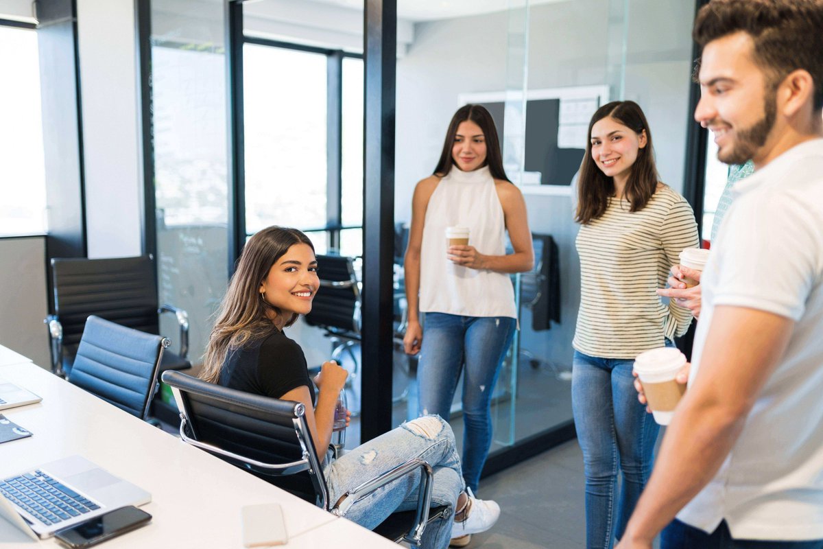 Consejería de Empleo, Empresa y Trabajo Autónomo (@empleojunta) on Twitter photo 🚗🍽️🛒 ¿Sabes qué FP tienen más salidas?
📊 <a href="/SAEmpleo/">Serv. Andaluz Empleo</a> :
• 46% de graduados trabaja al año de terminar
• Transporte: 55% de inserción
• Hostelería: 53%
• Comercio: 48%
🌐 Conoce las ramas lideran la empleabilidad en Andalucía
ℹ️ lajunta.es/5rp7z 🚗🍽️🛒 ¿Sabes qué FP tienen más salidas?
📊 <a href="/SAEmpleo/">Serv. Andaluz Empleo</a> :
• 46% de graduados trabaja al año de terminar
• Transporte: 55% de inserción
• Hostelería: 53%
• Comercio: 48%
🌐 Conoce las ramas lideran la empleabilidad en Andalucía
ℹ️ lajunta.es/5rp7z